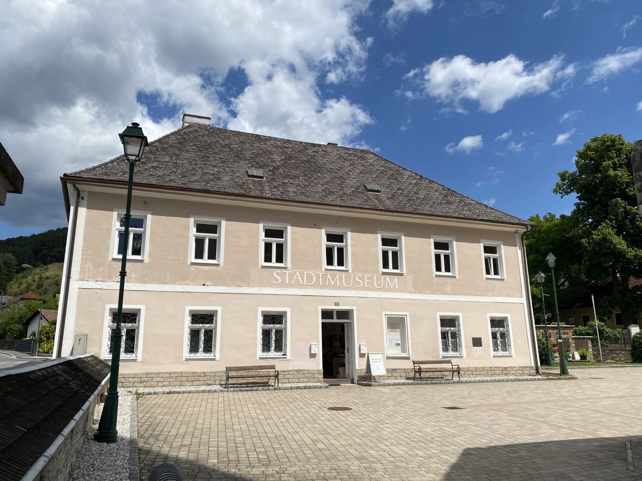 Bis 1898 war im Museumsgebäude eine Volksschule untergebracht, deren Ursprünge bis ins Jahr 1610 zurückreichen.